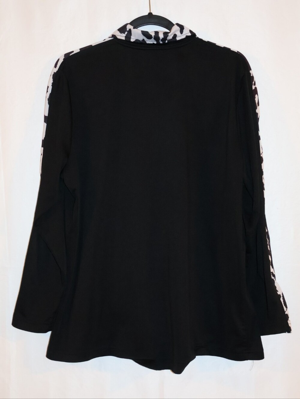 Activology Animal Print Trimmed Active Wear Jacket. - Picture 7 of 8